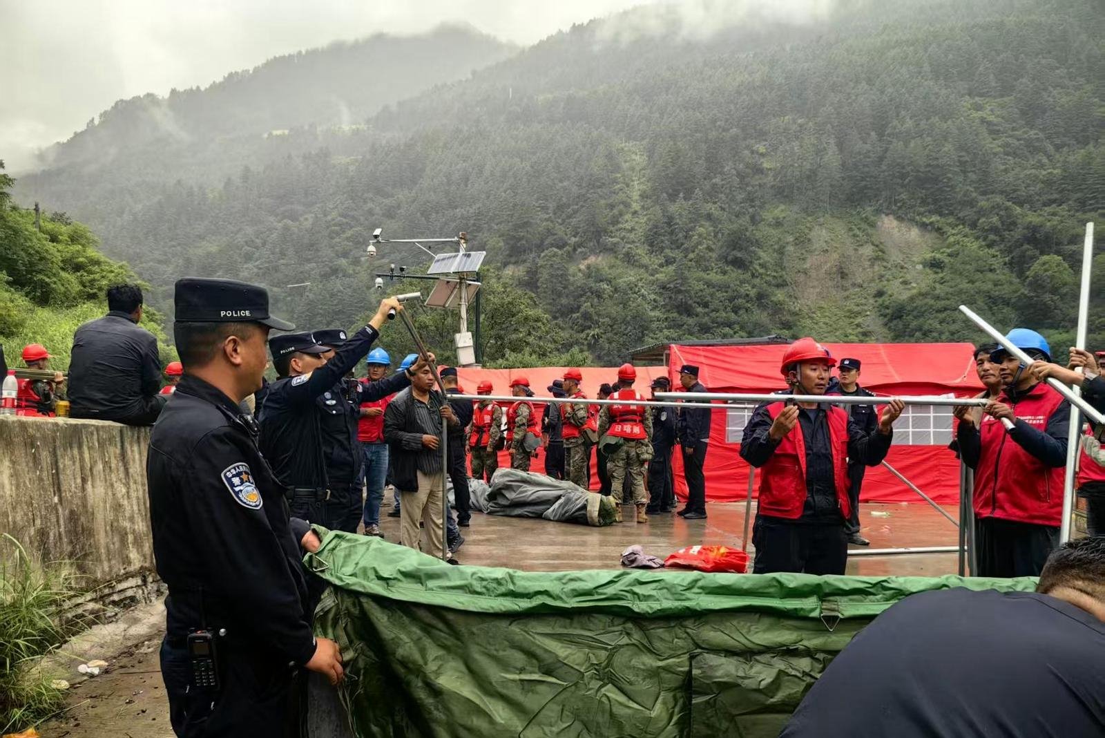人们在广西宁明县实验胜道体育app与