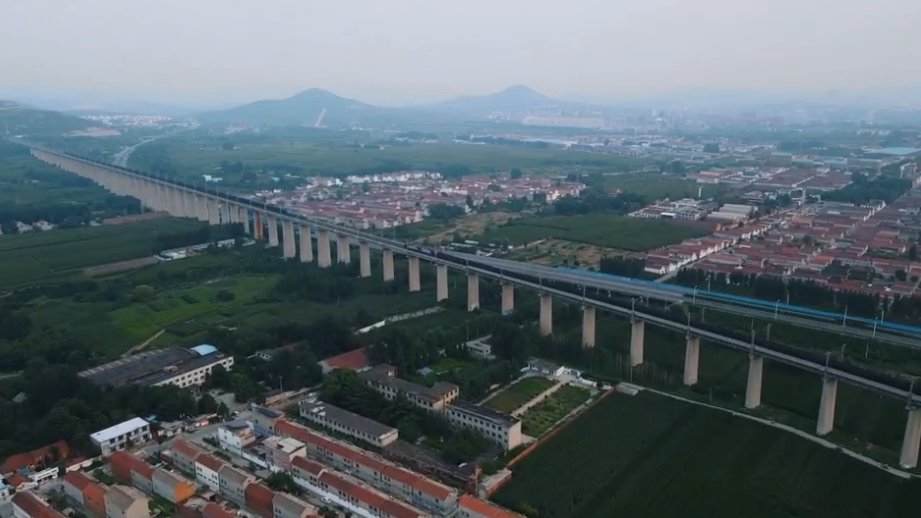 记者在赛场周边邂逅了一群来自不同国度
