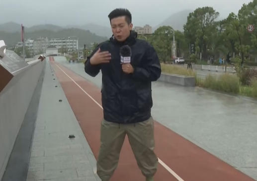 西藏吉隆口岸泥石流灾害前后对比图